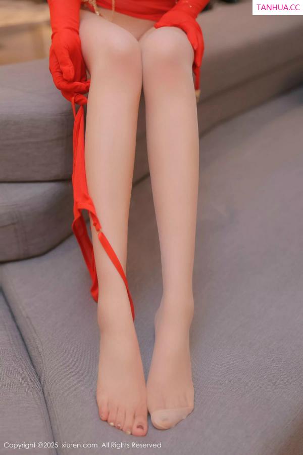   [XiuRen]高清写真图 2025.02.27 No.9943 爱酱里 丝袜美腿第83张图片